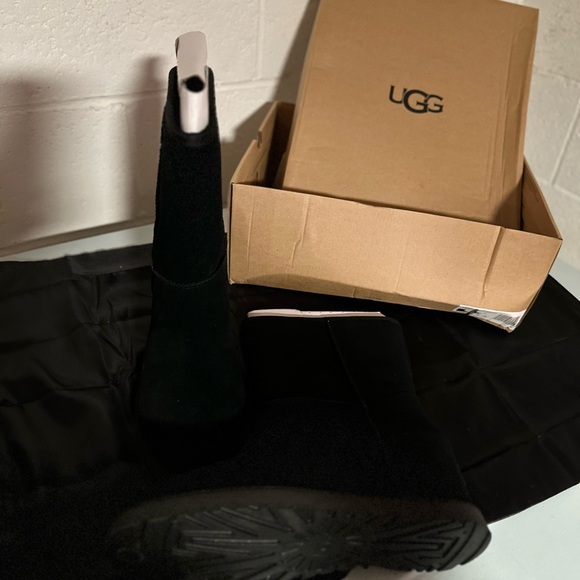 UGG BOOTS SIZE 11 - Picture 5 of 5